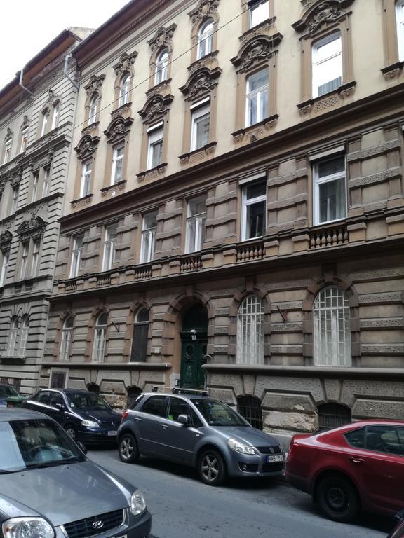 Osvat Apartments Budapeste Exterior foto